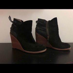 Like-new HINGE Tracer Wedge Bootie